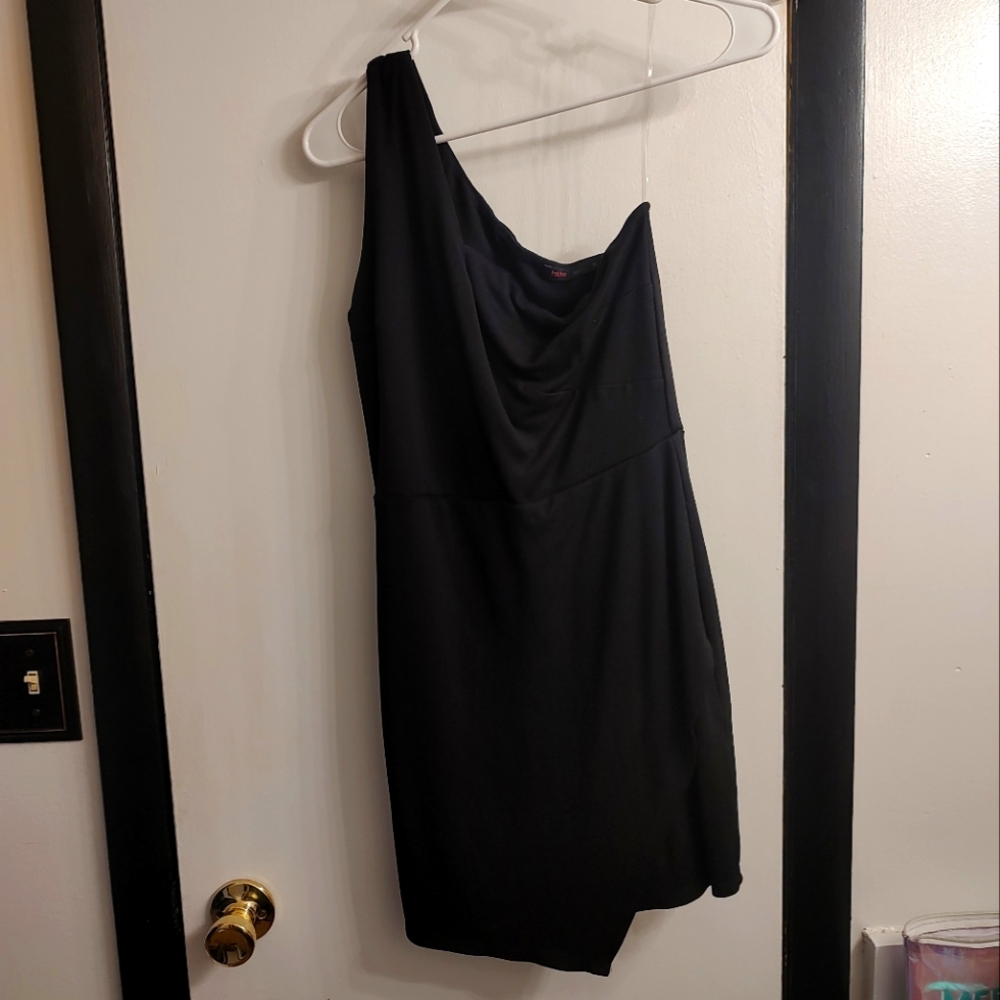 Black one shoulder dress.